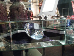 The crystal that doomed the whole Liberace museum caper …